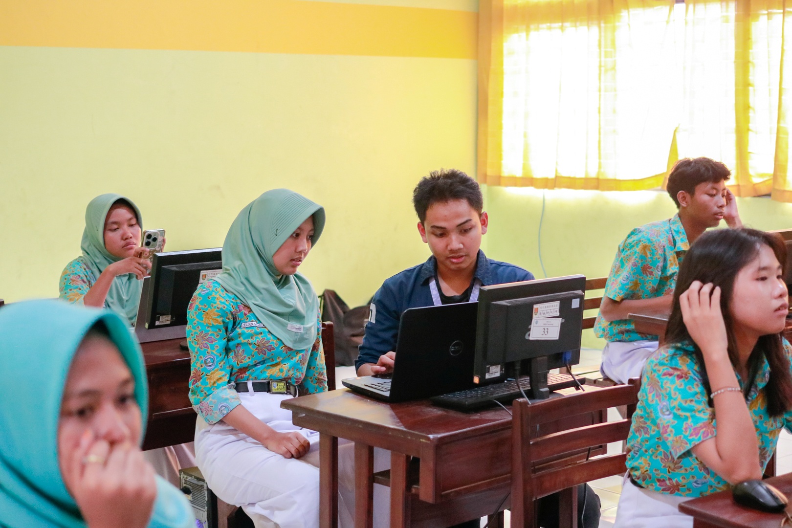 Pelatihan website development kepada peserta didik SMK Negeri 2 Semarang